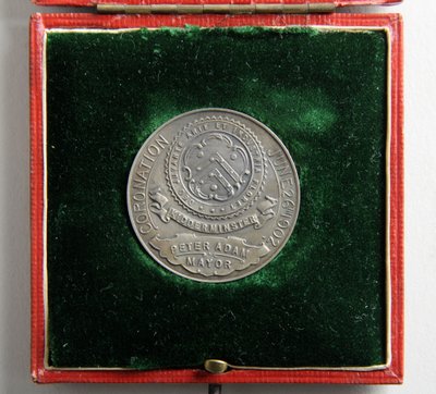 Medalha para comemorar a Coroação de Eduardo VII e da Rainha Alexandra de George James Frampton