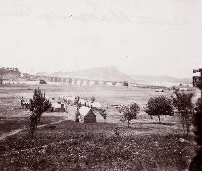 Acampamento dos Construtores de Pontes em frente a Chattanooga, ca. 1864. de George N. Barnard