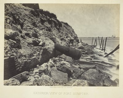 Vista exterior do Forte Sumpter de George N. Barnard