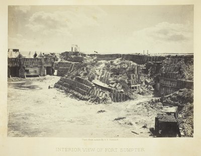 Vista interior do Forte Sumpter de George N. Barnard