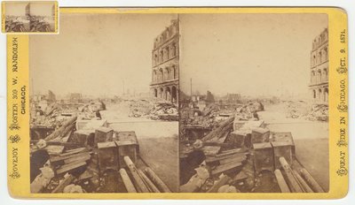 Estereografia de cofres tirados de ruínas na rua Dearborn após o incêndio de Chicago de 1871, 1871 (foto bw no cartão de montagem) de George N. Barnard