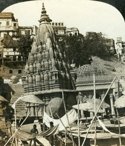 Templos nas margens do Ganges, Benares, Índia, c1909. de George Rose