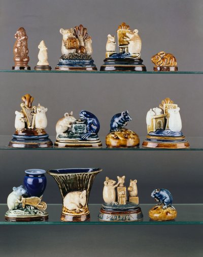 Uma seleção de figuras de animais modeladas por George Tinworth de George Tinworth
