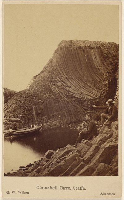 Gruta da concha, Staffa de George Washington Wilson