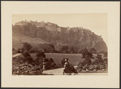 O Castelo de Edimburgo visto dos jardins de West Princes Street de George Washington Wilson