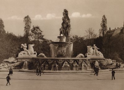 Munchen / Munique: Wittelsbacher Brunnen (fotografia a preto e branco) de German Photographer