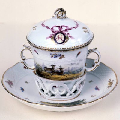 Copo de aspen de porcelana do século XIX (usado para beber bebidas quentes). Fabrico alemão. Besancon. Museu de Belas Artes. de German School
