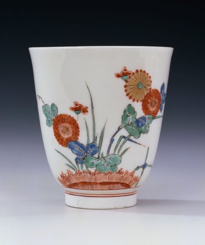 Um béquer Bottger Kakiemon queimado pintado com crisântemo e ervas, c.1725 de German School