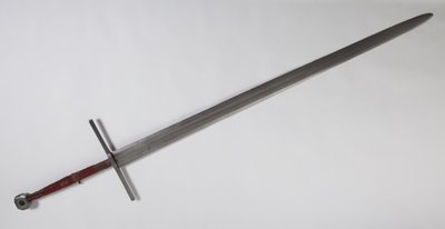 Espada de rolamento, punho decorado no início do século 17 (aço, ferro, latão, madeira e veludo) de German School