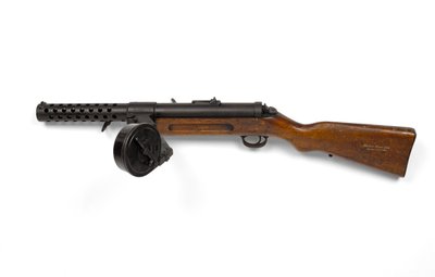 Sub-metralhadora Bergmann 9 mm MP18-1 de German School