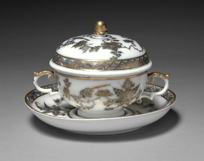 Tigela e prato coberto, fabricante Meissen Porcelain Factory, Alemanha, 1730-1740 de German School