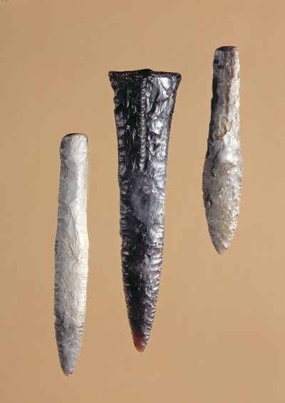 Adagas de pedra do final do neolítico, encontradas em Grebenhagen, Heunetal-Holzheim e Niederaula de German School