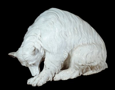 Arte alemã: Urso de porcelana dura de berlim, cerca de 1732 - 1735. Escultura de porcelana Meissen. Dim: 0,58 x 0,50 x 0,09m. Sevres. Fabricação de porcelana de German School