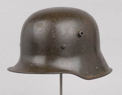 Capacete de aço alemão ou Stahlhelm, c.1916 (capacete) de German School