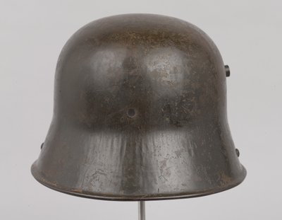 Capacete de aço alemão ou Stahlhelm, c.1916 (capacete) de German School