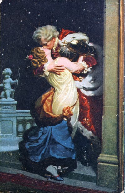 Cartão postal retratando um casal do século XVIII beijando de German School