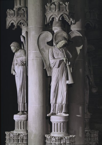 O Pilar dos Anjos, no transepto sul, c.1230 de German School