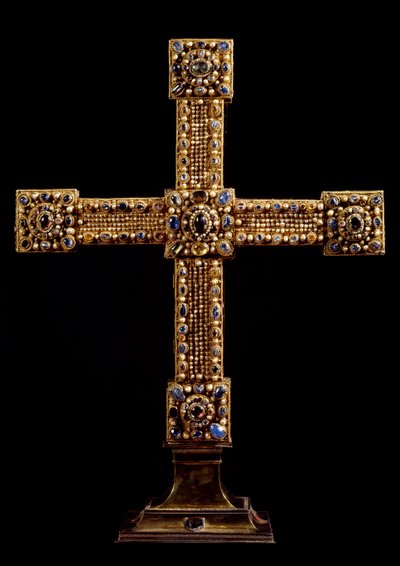 A Cruz do Império (Reichskreuz) feita de ouro, pedras e pérolas pela manufatura alemã. Estreia no século XI Dim. 71x77 cm Viena, Museu Kunsthistorisches - A Cruz do Sacro Império Romano (Reichskreuz) revestida com folha de ouro e decorada com g de German School