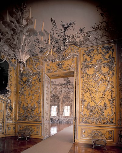 A sala de descanso que leva até o Salão dos Espelhos, projetado por François Cuvillies (1695-1768), com obras de estuque de Johann Baptist Zimmermann (1680-1758), 1734-37 de German School