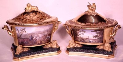 Duas terrinas do Prussian Dinner Service, Berlim, 1816-19 (porcelana e dourada) (ver também 3043 e 68588) de German School