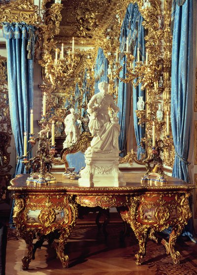 Escrevendo mesa e estátua de Luís XV na sala de espelho de German School