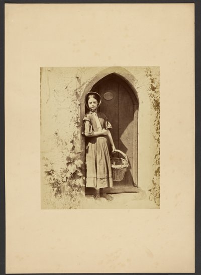 [Rapariga de pé na porta]. de Gertrude Elizabeth Rogers