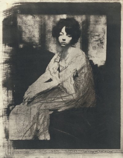 [Mulher sentada]. de Gertrude Käsebier