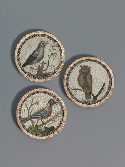 Três botões, c.1775 (ouro e micromosaico) de Giacomo (workshop of) Raffaelli