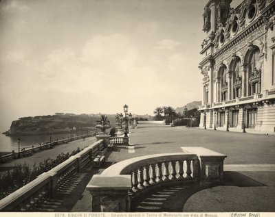 O mónaco pode ser visto ao longe, em frente ao Casino Montecarlo. de Giacomo Brogi
