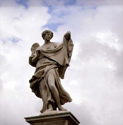 Estátua de um anjo segurando o Santo Sudário de Gian Lorenzo Bernini