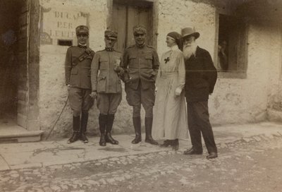 Álbum "Fotos da Segunda Guerra": Cruz Vermelha e soldados italianos (foto a p/b) de Gigliucci Gigliucci