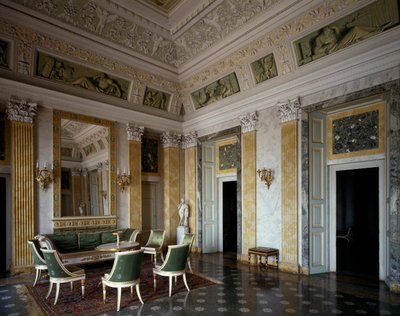 Hall central com mobiliário e decoração, Villa Melzi d