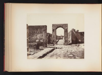 Vista da Strada Mercurio em Pompéia, Itália
Strada Mercurio. (Pompei) (título sobre o objecto) de Giorgio Sommer (attributed to)
