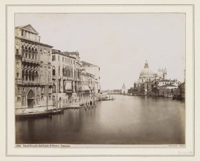 Vista do Grande Canal em Veneza com Santa Maria della Salute à direita de Giorgio Sommer