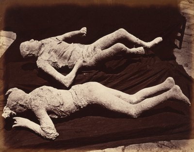 Moldes humanos, Pompeia, c. 1870 (foto) de Giorgio Sommer