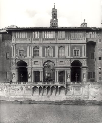 Fachada da Galeria Uffizi no Lungarno Torrigiani de Giorgio Vasari