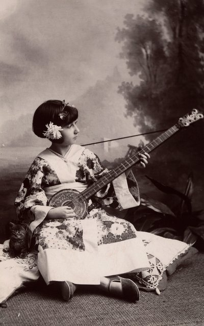 Menina em traje japonês de Phillipe de Marlier