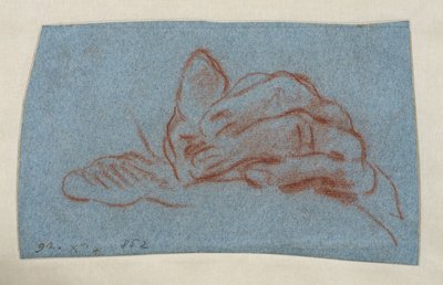 Estudo de uma mão esquerda, c.1750-1754 (giz vermelho com picotado sobre papel azul) de Giovanni Battista (attr. to) Tiepolo