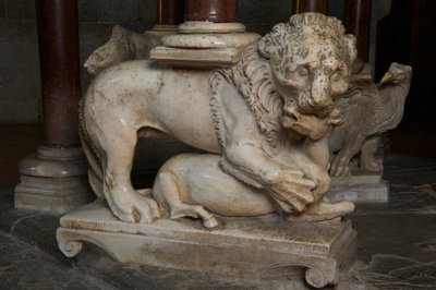 Leão, no púlpito da Igreja de Sant&39;Andrea, c.1298-1301 (mármore) de Giovanni Pisano