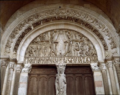 Arte românica: Tympan esculpido representando o último julgamento. Escultura do Mestre Gislebertus (ca. 1130-1140). Catedral de Saint-Lazare (Saint Lazare de Gislebertus