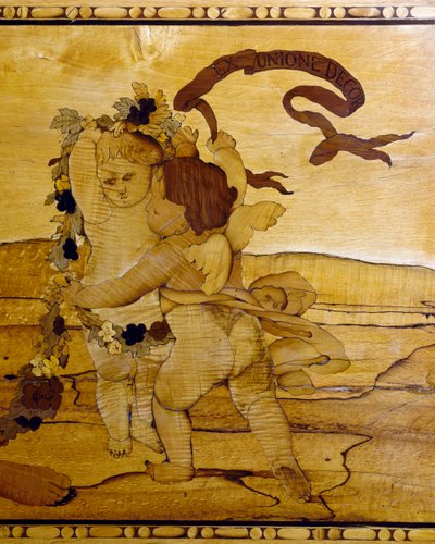Cupidos, detalhe da cómoda com incrustações e tampo de mármore de Giuseppe Maggiolini