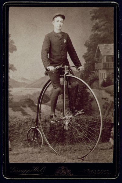 The Cyclist (impressão em gelatina com brometo de prata) de Giuseppe Wulz
