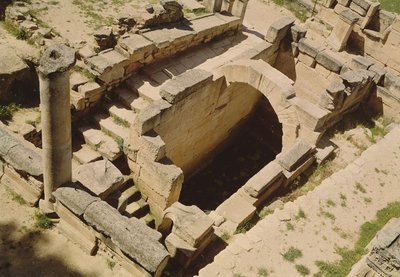 Vista aérea, de, a, nymphaeum, restaurado, por, a, romanos, em, c.20, BC de Greek