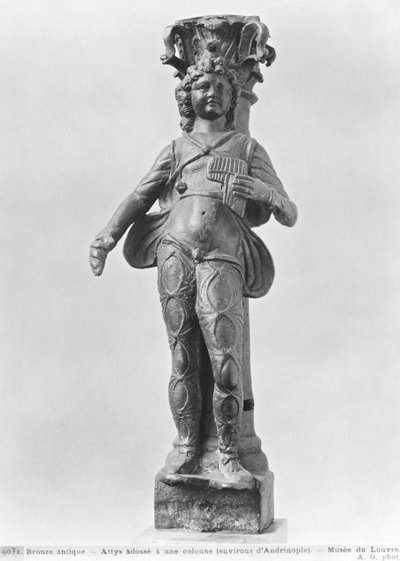 Attis encostado a uma coluna, período helenístico (bronze) de Greek