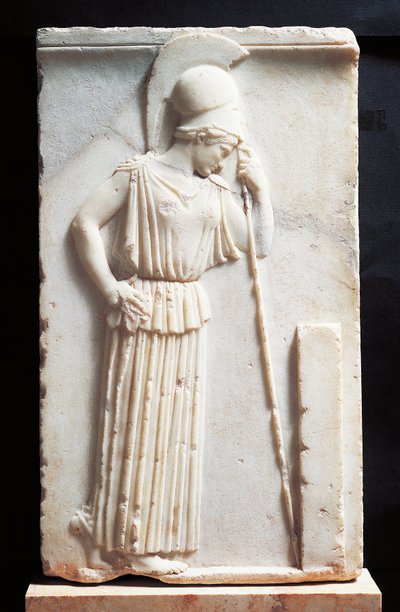 Baixo-relevo retratando Athena de luto em frente a uma estela de Greek