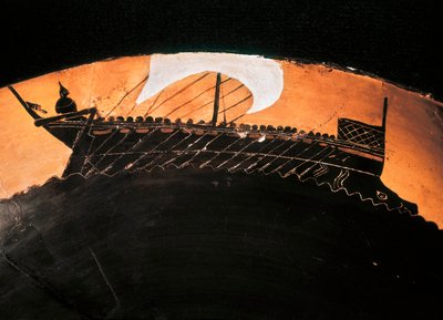 Taça antiga de figuras negras com a representação de um navio grego. século 5 aC. BN, Paris. de Greek