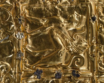 Detalhe de uma Folha com decoração em relevo de Delphi (ouro) de Greek