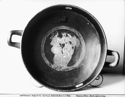 Detalhe, de, sótão, vermelho-figura, kylix, descrevendo, Philomela, Procne, e, Itys, cerã ¢ icas, bw, foto de Greek