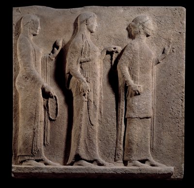 Arte grega: placa da passagem dos Theores: rosto representando as graças. Baixo relevo de mármore da ilha de Thasos na Grécia. 480 AC. Paris, Museu do Louvre de Greek