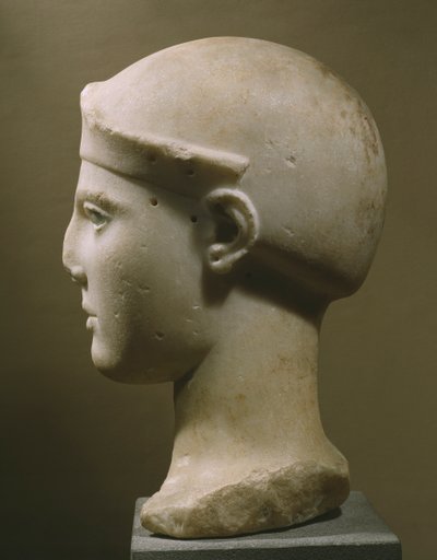 Cabeça de Atena de capacete, de Aegina, c.470-460 aC (mármore pariano) de Greek